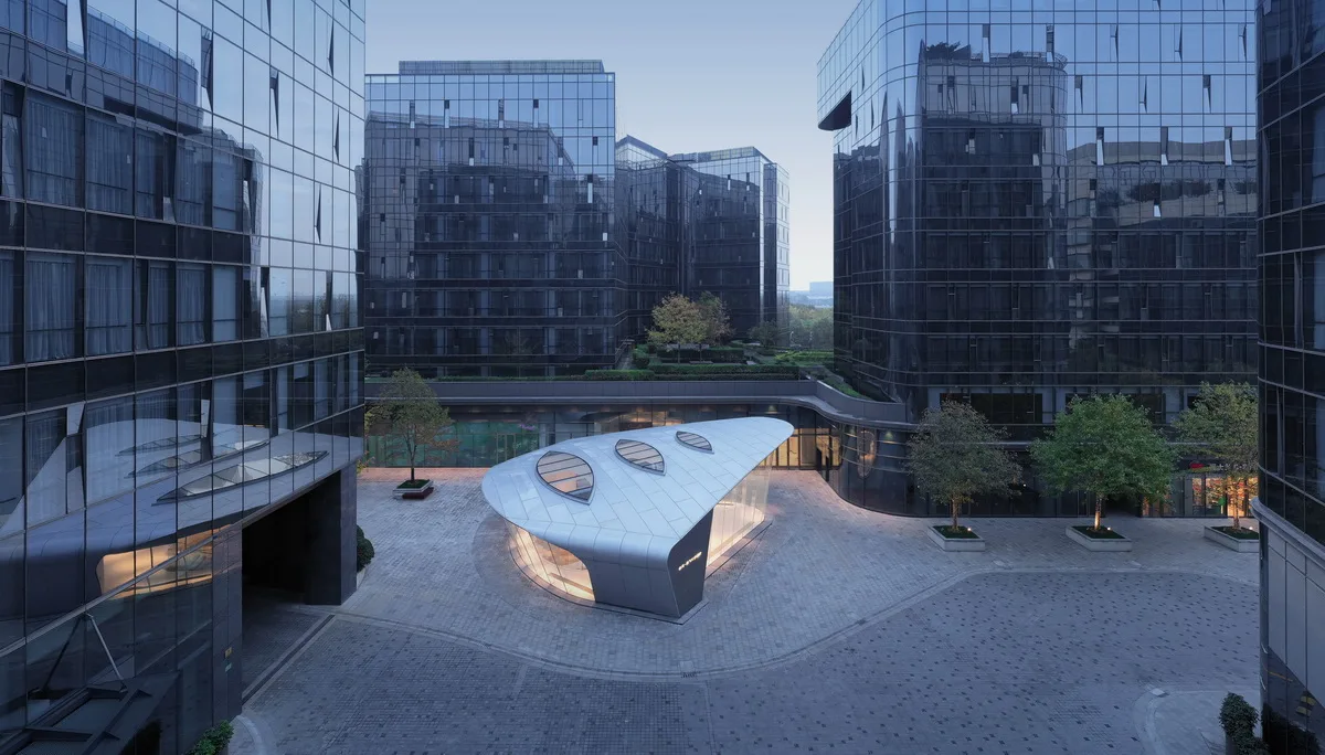 BIM建筑|上海虹桥首个当代艺术馆：一只“机翼”，跳脱于方盒子城市肌理 / 三益设计