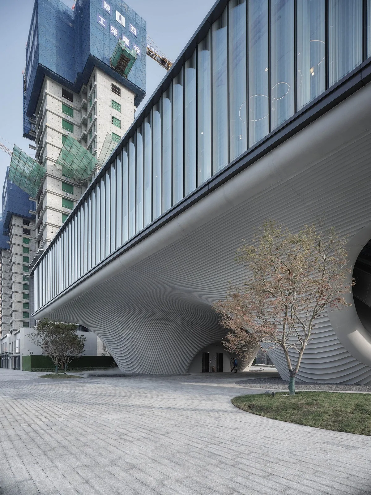 BIM建筑|漂浮之门——西安沣东新城莱安社区中心 / EID Architecture