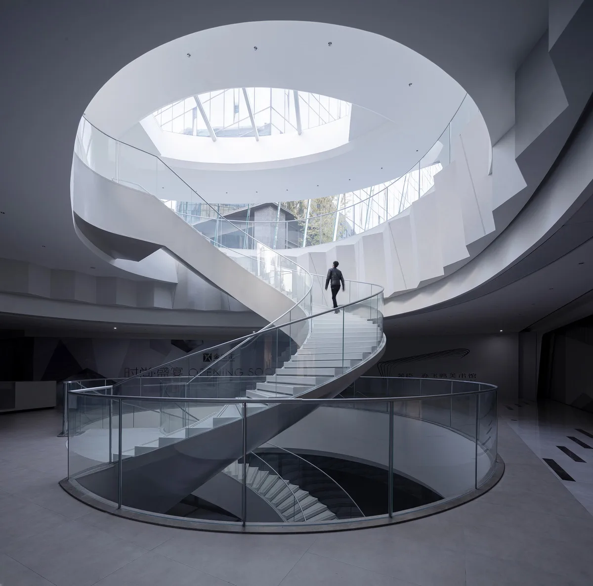 BIM建筑|上海虹桥首个当代艺术馆：一只“机翼”，跳脱于方盒子城市肌理 / 三益设计