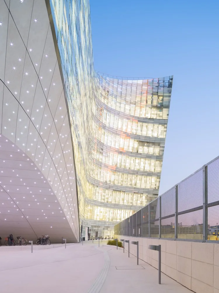 BIM建筑|挪威事务所Snøhetta将雪一般的建筑搬到了巴黎 | 世界报巴黎总部