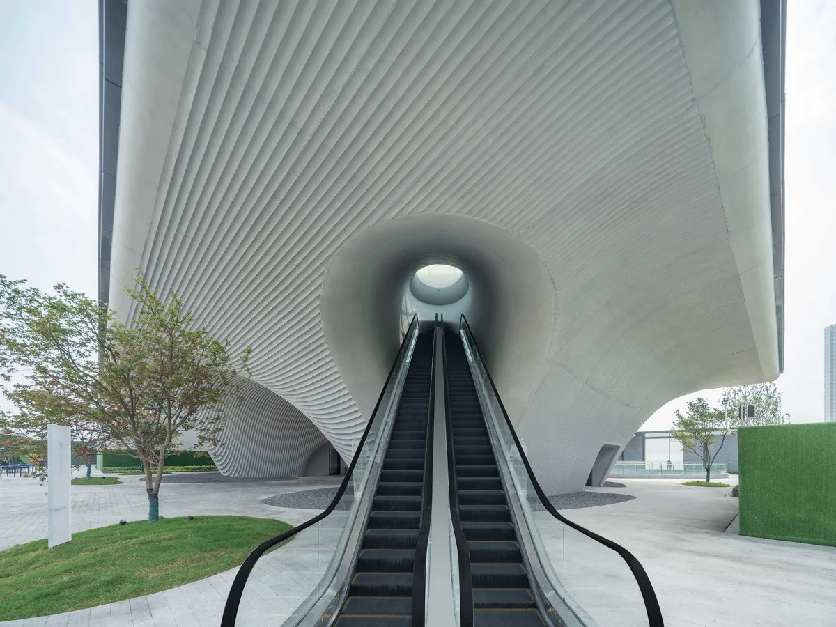 BIM建筑|漂浮之门——西安沣东新城莱安社区中心 / EID Architecture