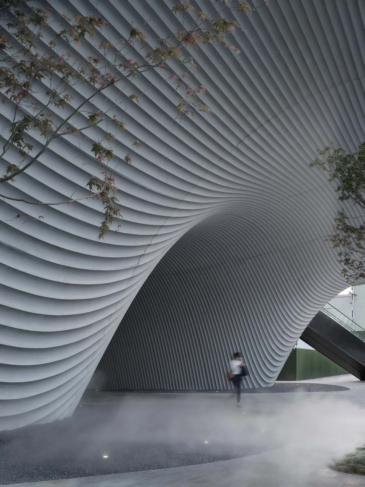 BIM建筑|漂浮之门——西安沣东新城莱安社区中心 / EID Architecture