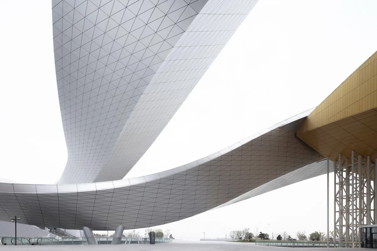 BIM建筑|苏州湾大剧院：太湖之畔的“飘带” / 克里斯蒂安·德·包赞巴克