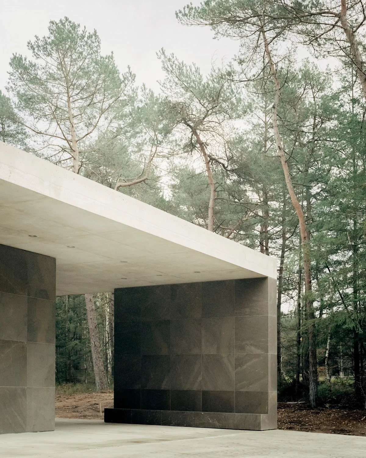 BIM建筑|荷兰受害者纪念堂“卢嫩馆”，消隐而平和 / KAAN Architecten
