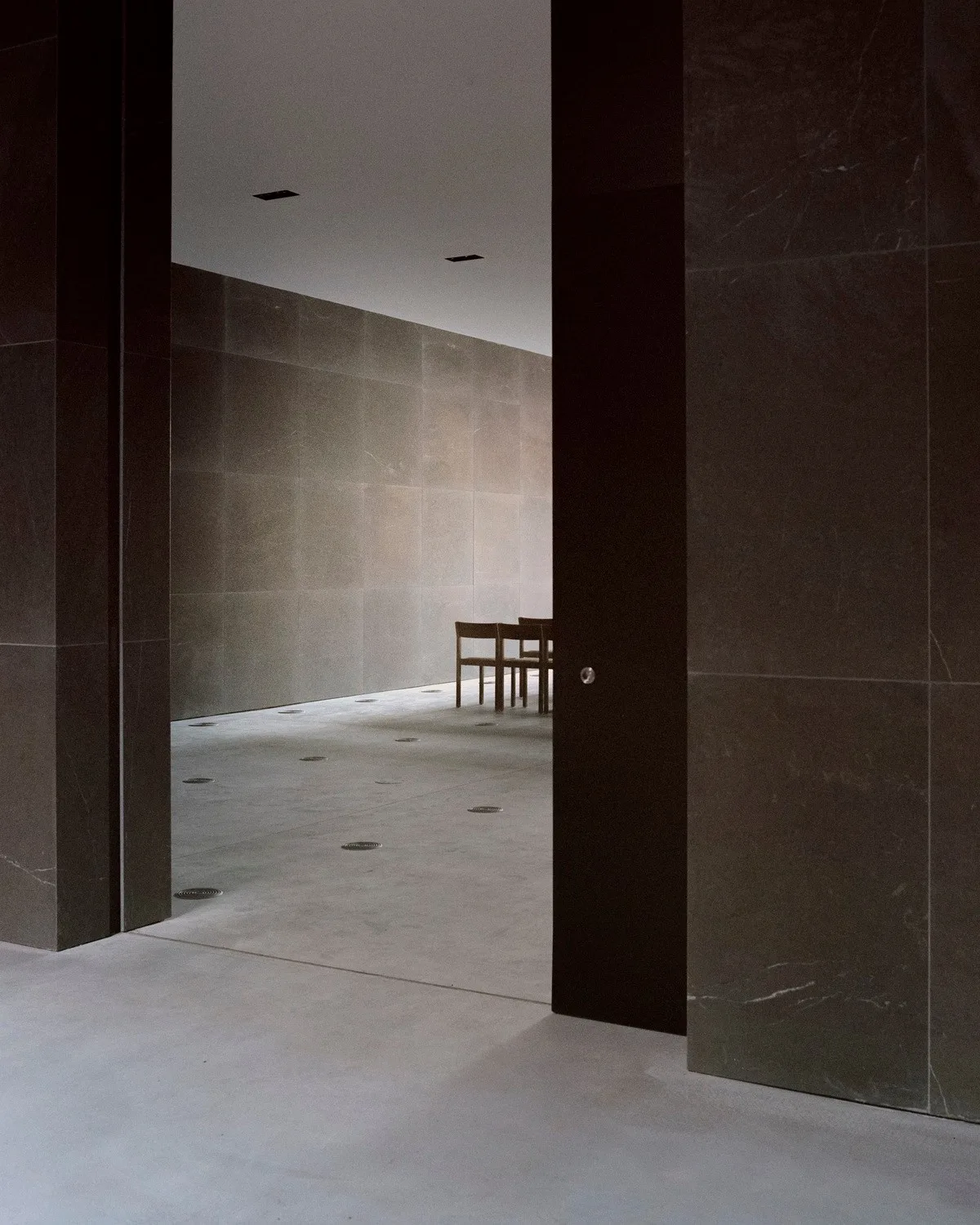 BIM建筑|荷兰受害者纪念堂“卢嫩馆”，消隐而平和 / KAAN Architecten