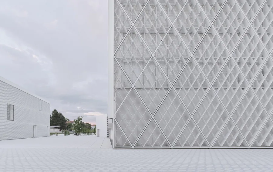 BIM建筑|纯净与圣洁：卢布尔雅那伊斯兰宗教与文化中心 / Bevk Perović arhitekti