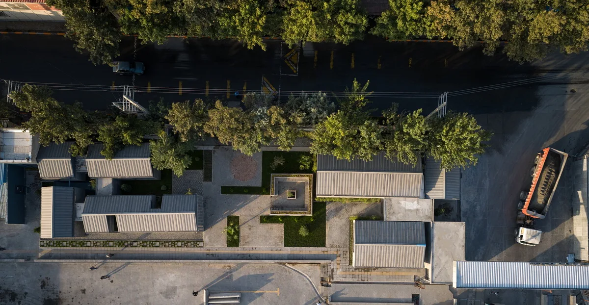 BIM建筑|Aptus 工厂展厅，庭院与光影之歌 / Hooba Design