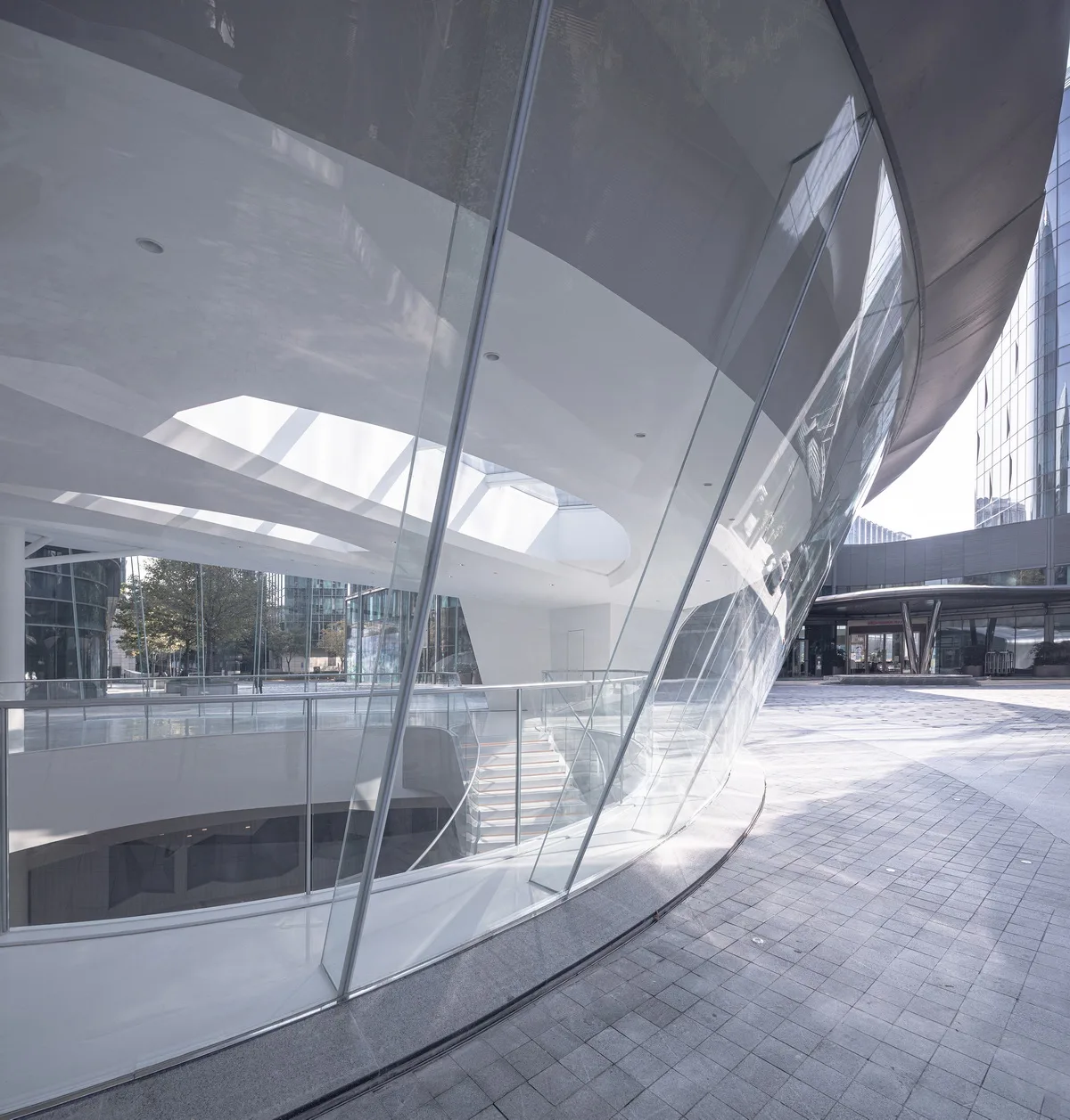 BIM建筑|上海虹桥首个当代艺术馆：一只“机翼”，跳脱于方盒子城市肌理 / 三益设计