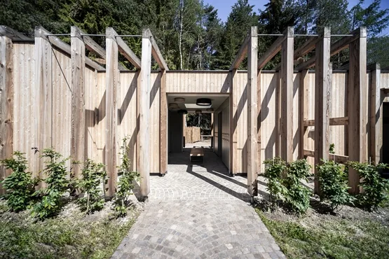 BIM建筑|意大利“建筑网络”设计湖滨游泳小屋