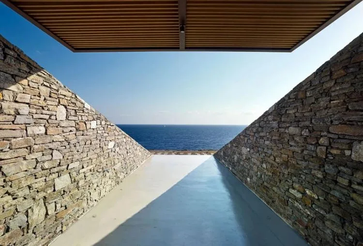 BIM建筑|嵌入地下的“洞穴”住宅，希腊 / Mold Architects