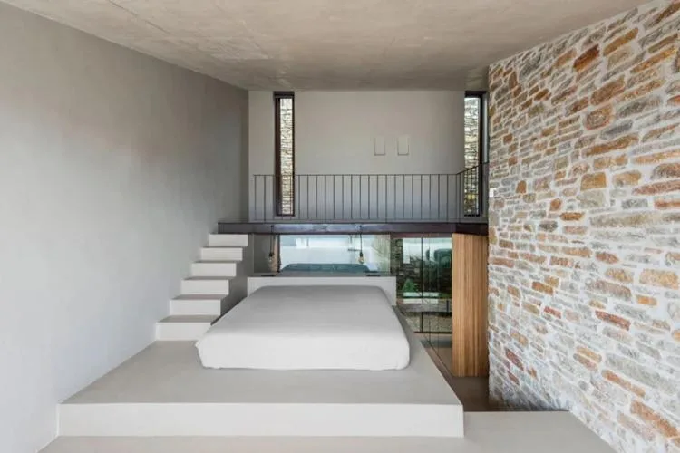 BIM建筑|嵌入地下的“洞穴”住宅，希腊 / Mold Architects