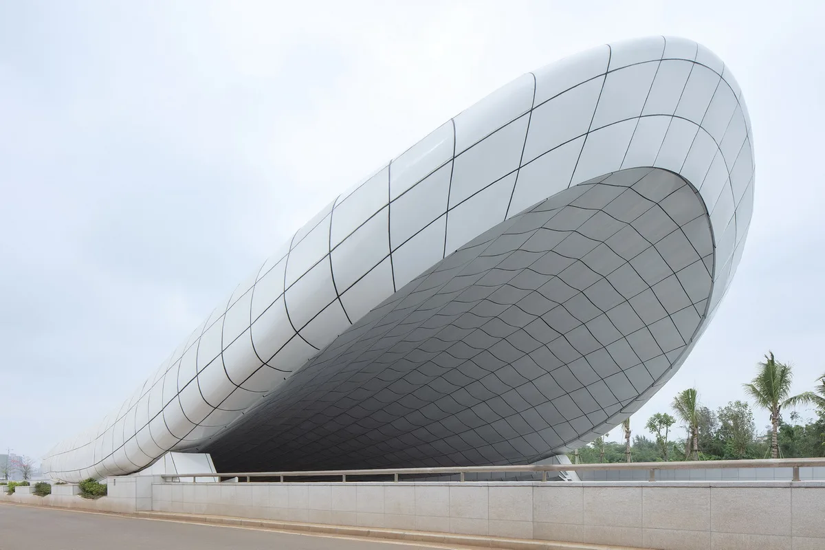 BIM建筑|海口文明东隧道光过渡设计：优雅纯洁的白色贝壳 / 槃达中国