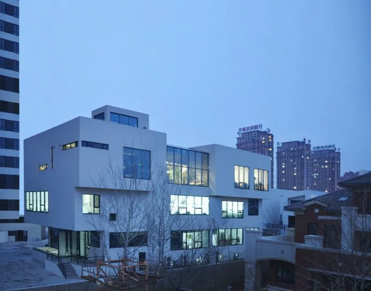 BIM建筑|夹缝中自然生长：中国.葫芦岛德邻堂产业楼设计实践 / DJ+建筑设计事务所