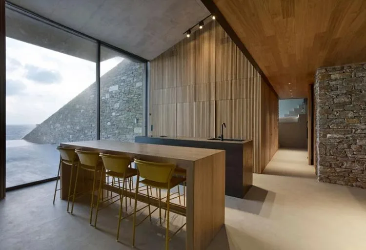 BIM建筑|嵌入地下的“洞穴”住宅，希腊 / Mold Architects