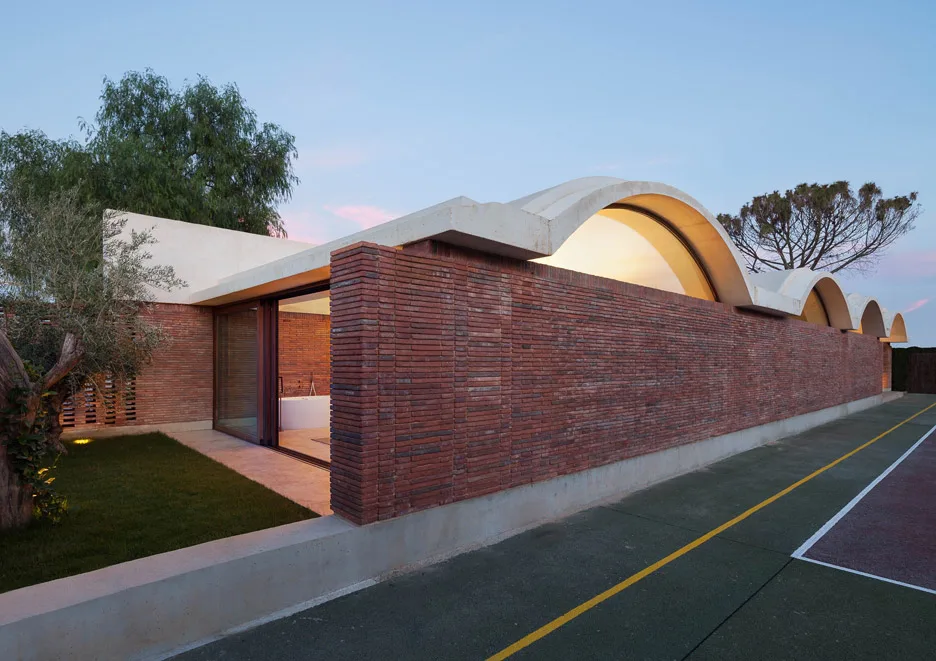 BIM建筑|混凝土的张力：阿里坎特住宅 / Mesura