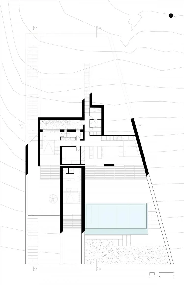 BIM建筑|嵌入地下的“洞穴”住宅，希腊 / Mold Architects