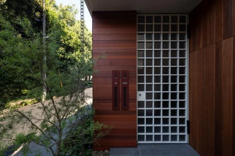 BIM建筑|东京天空洞穴住宅：静谧的自然居所 / IKAWAYA Architects