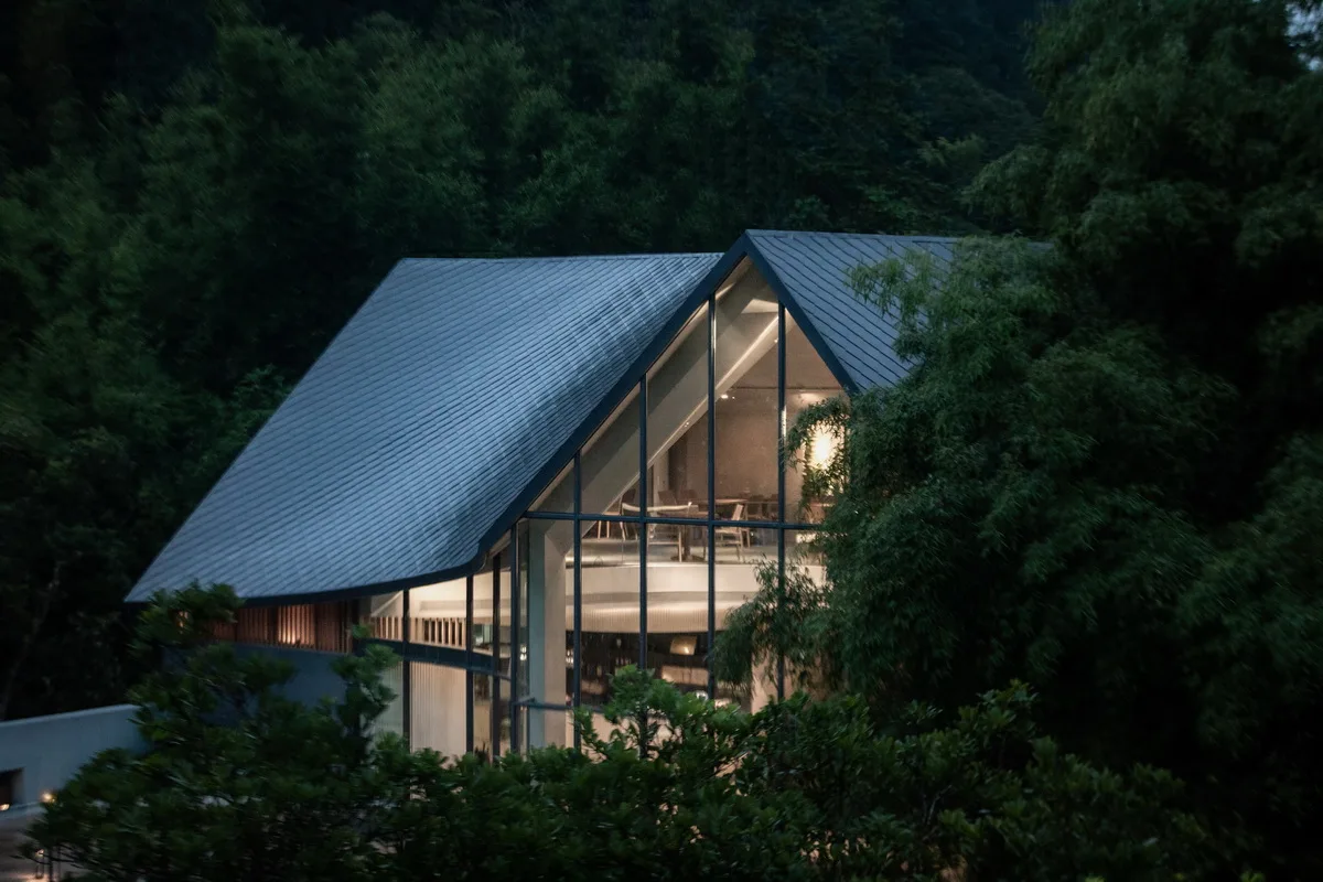 BIM建筑|南昆秘境艺术餐厅 / 城外建筑