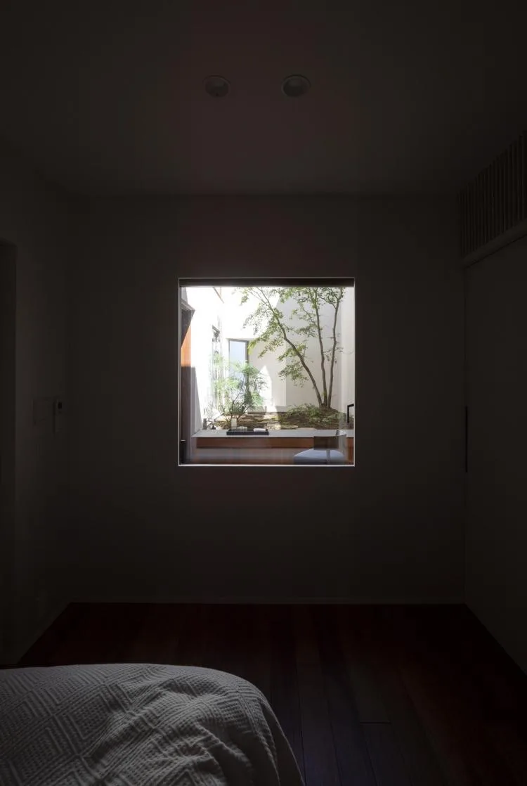 BIM建筑|东京天空洞穴住宅：静谧的自然居所 / IKAWAYA Architects