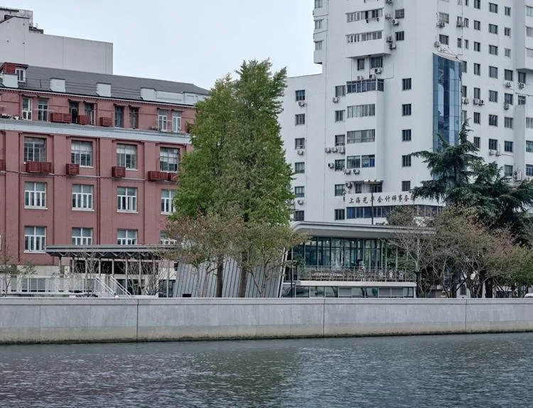 BIM建筑|上海苏州河中石化加油站改造 / 同济原作设计工作室