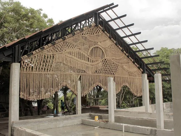BIM建筑|巴厘岛海边的流苏“披风” ，传统手工艺的温度 / Agnes Hansella