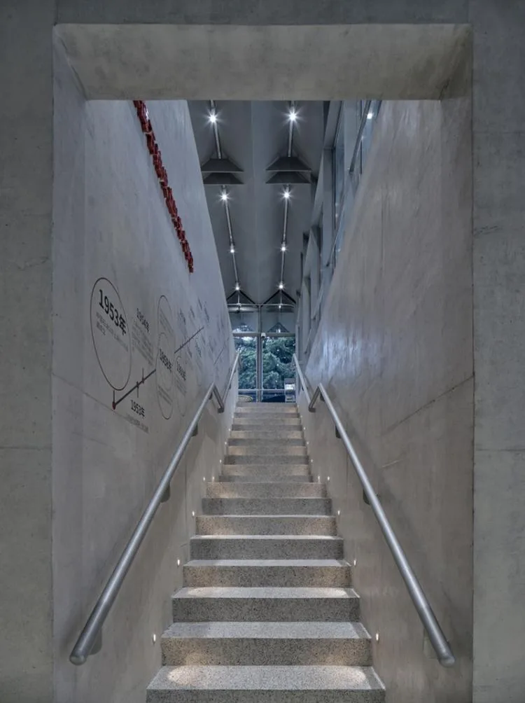 BIM建筑|上海苏州河中石化加油站改造 / 同济原作设计工作室