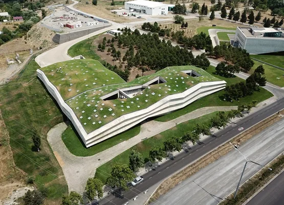 BIM建筑|乔治·赫马拉泽设计折叠混凝土咖啡厂