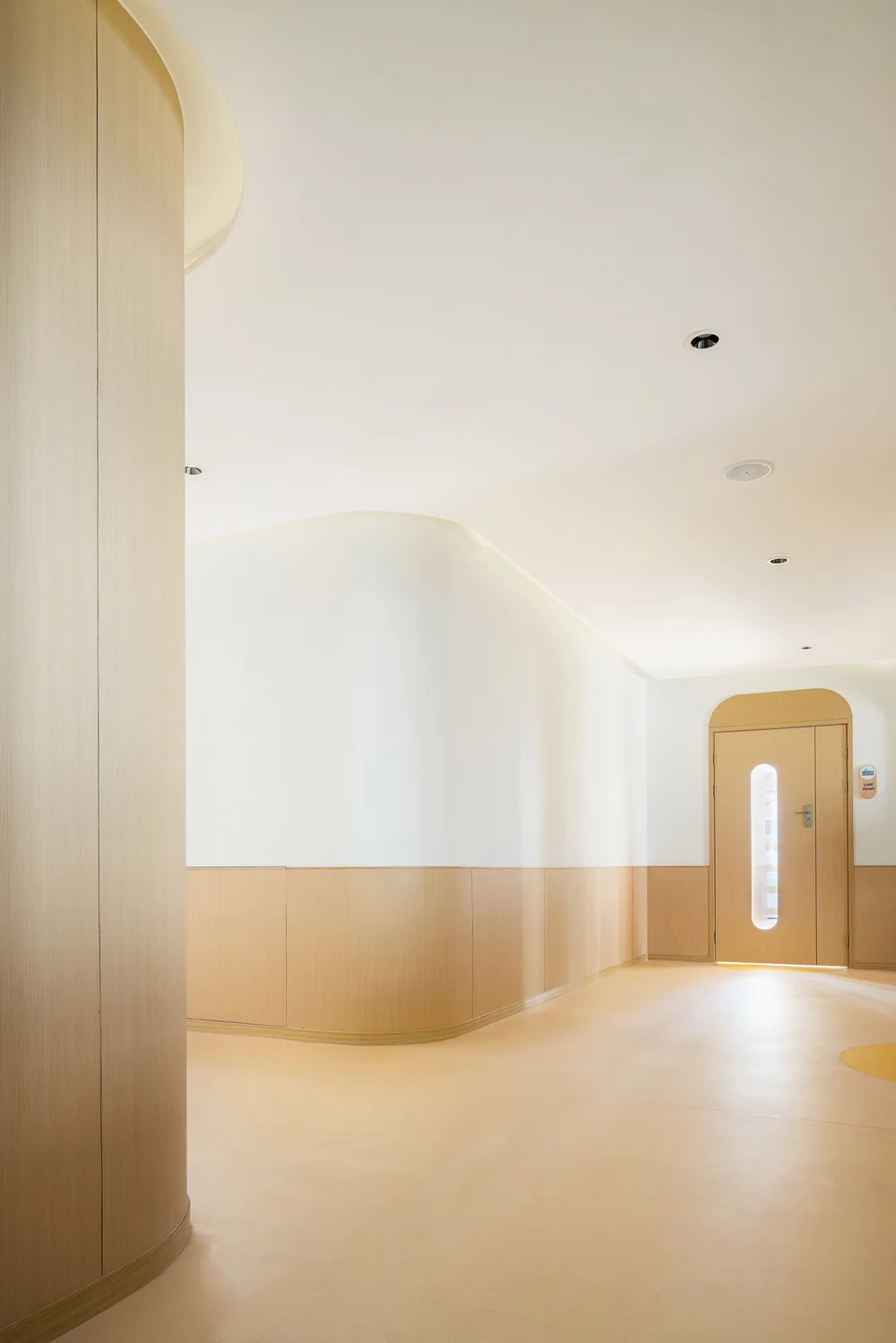 BIM建筑|极具分寸感的幼儿园空间：墨伊教育中心 / TOPOS DESIGN