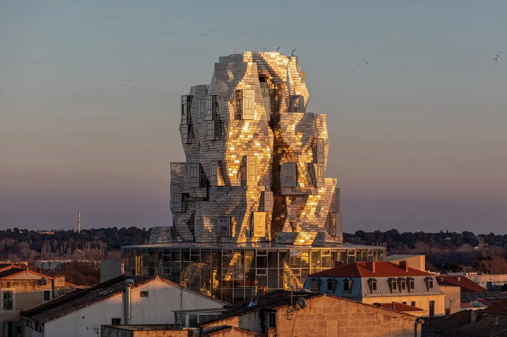 BIM建筑|Frank Gehry新作揭幕：不锈钢包层的新地标