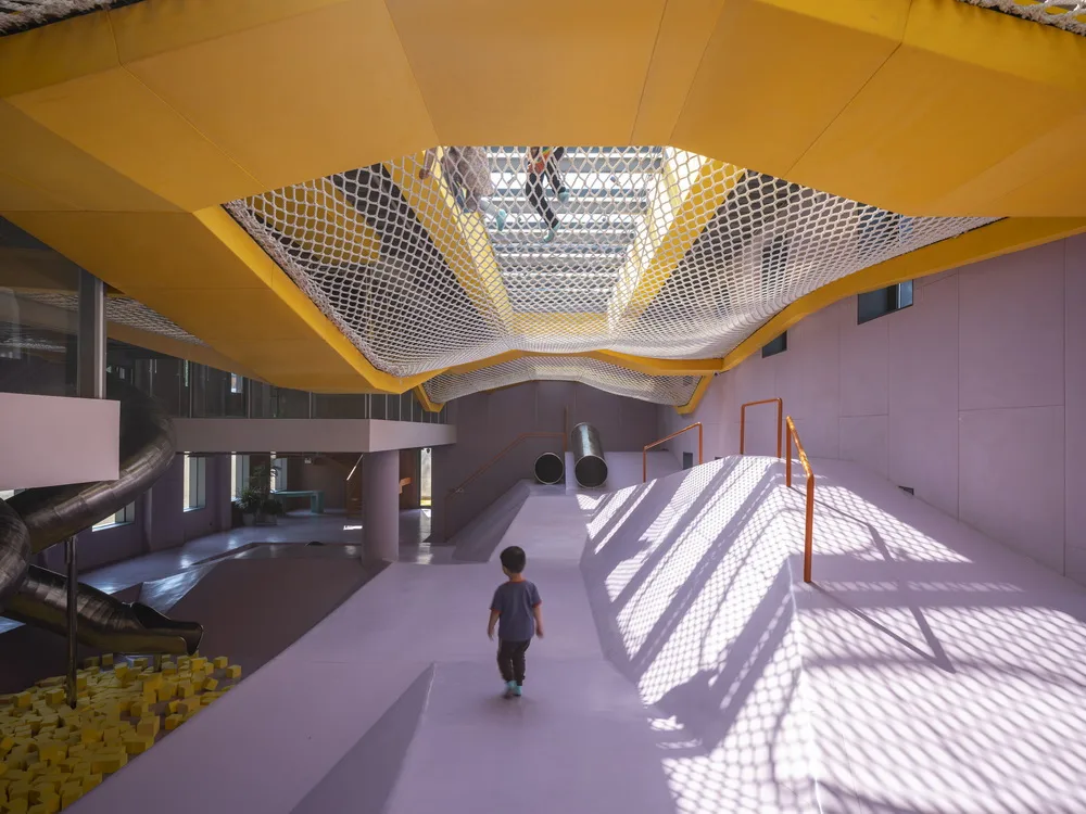 BIM建筑|山丘屋面和管道滑梯：The Playscape儿童成长中心/waa未觉建筑