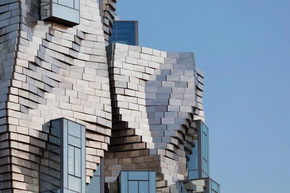 BIM建筑|Frank Gehry新作揭幕：不锈钢包层的新地标