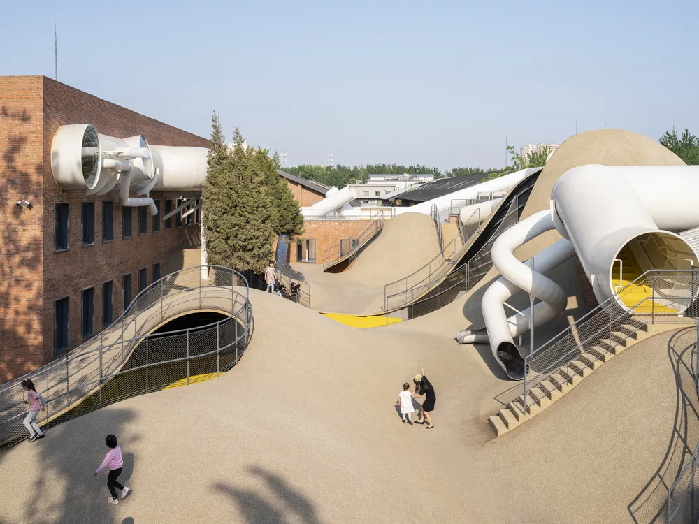 BIM建筑|山丘屋面和管道滑梯：The Playscape儿童成长中心/waa未觉建筑