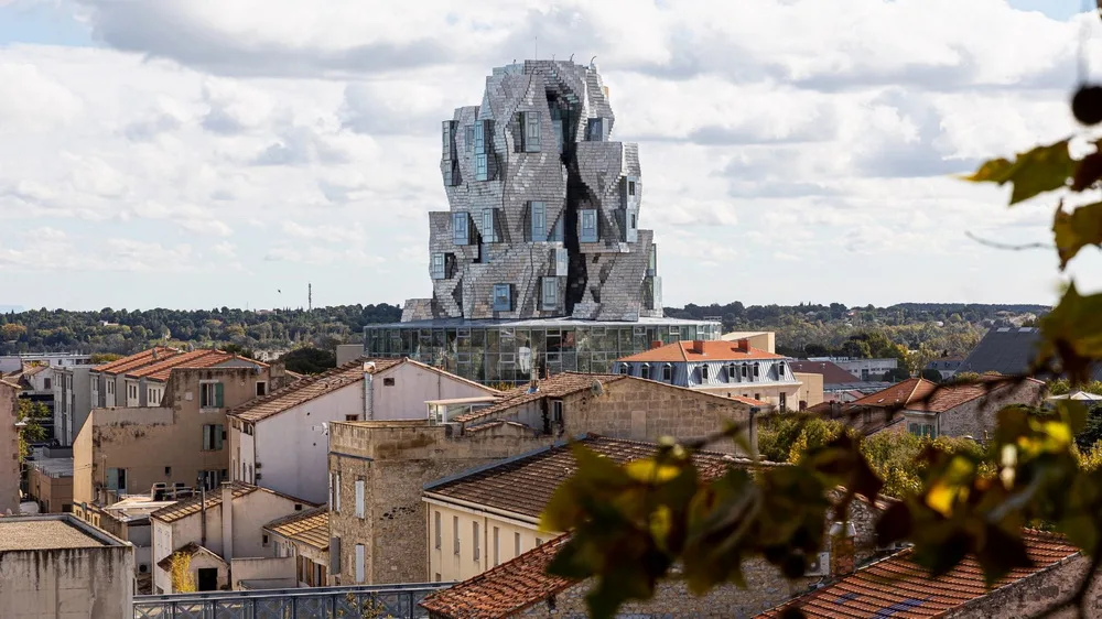 BIM建筑|Frank Gehry新作揭幕：不锈钢包层的新地标