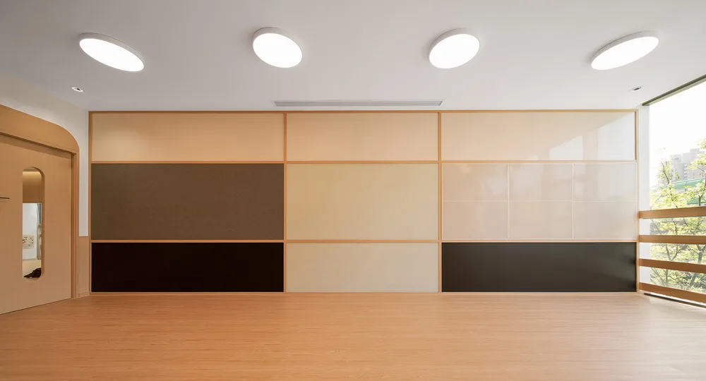 BIM建筑|极具分寸感的幼儿园空间：墨伊教育中心 / TOPOS DESIGN