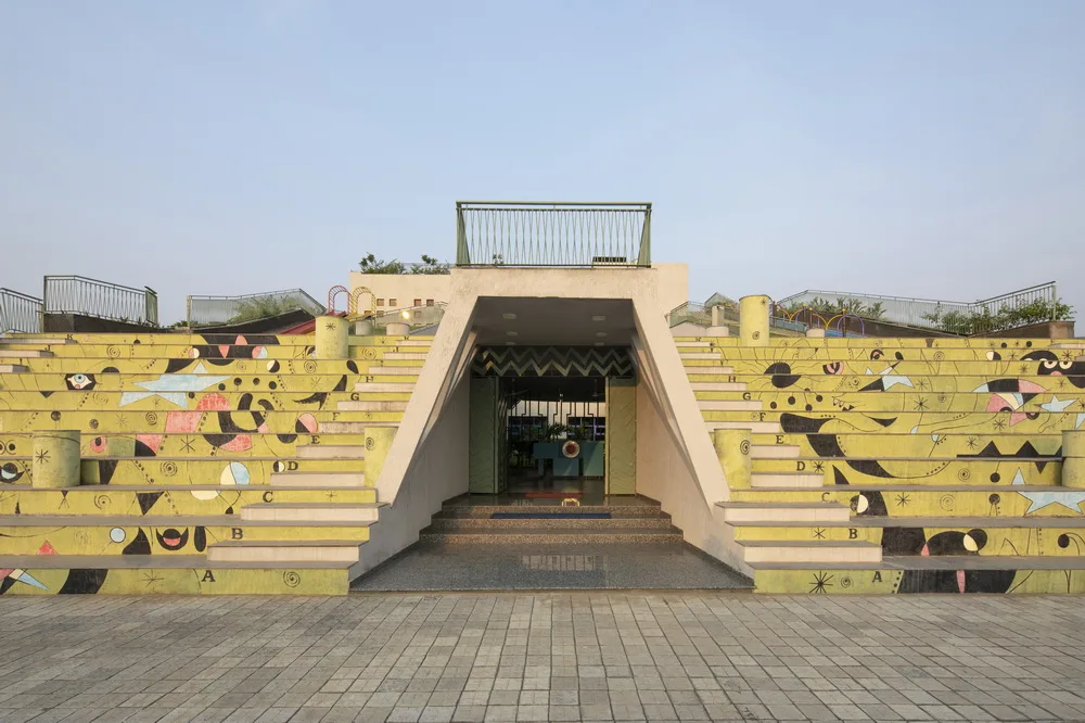 BIM建筑|灵感来源于动画片里的三角奶酪！/SferaBlu Architects