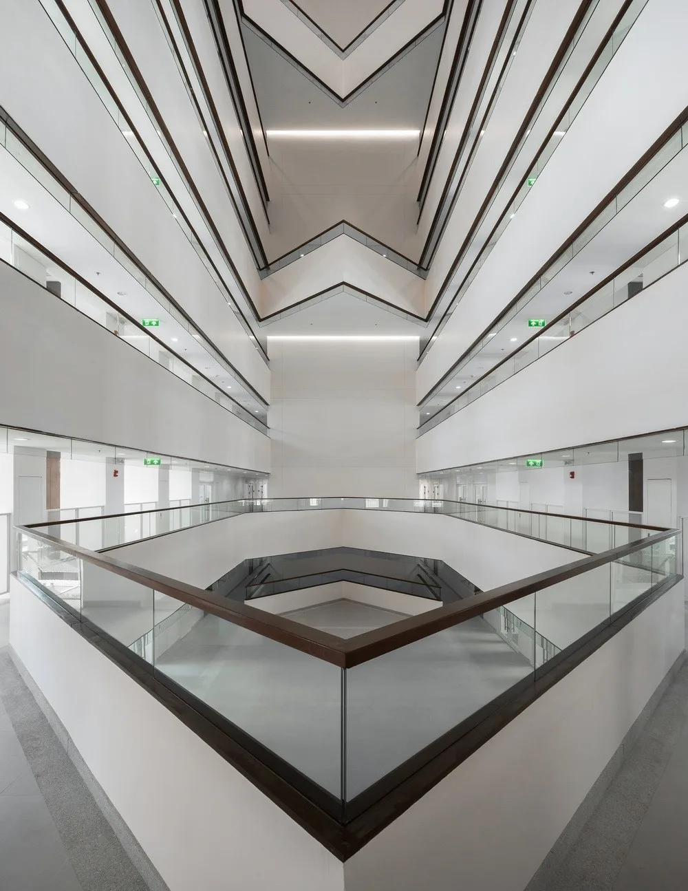 BIM建筑|白衣天使的架空中庭宿舍楼/Plan Architect