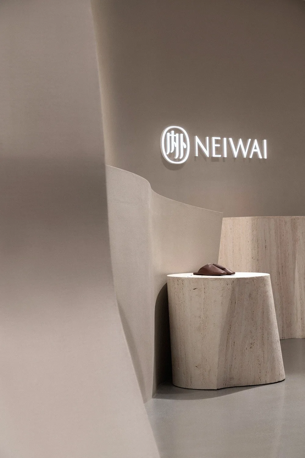 BIM建筑|表达女性之美的室内设计：NEIWAI旗舰店/Studiolite（SLT）