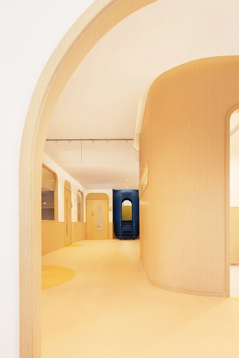 BIM建筑|极具分寸感的幼儿园空间：墨伊教育中心 / TOPOS DESIGN