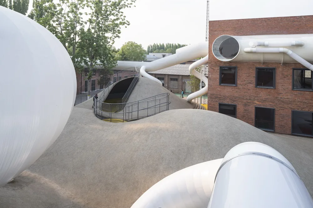 BIM建筑|山丘屋面和管道滑梯：The Playscape儿童成长中心/waa未觉建筑