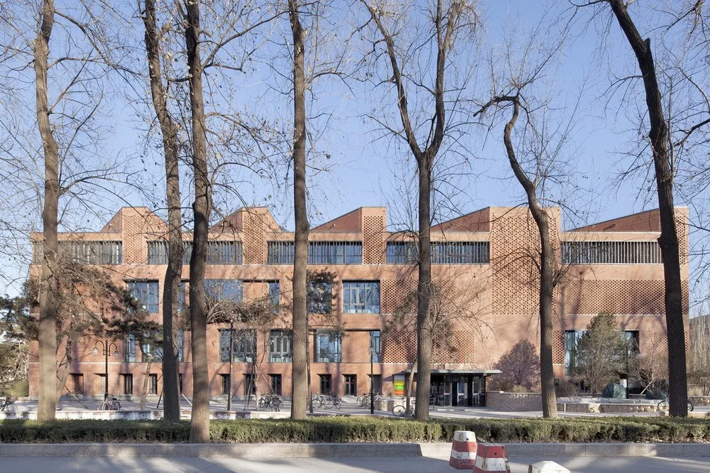 BIM建筑|清华大学南区食堂及就业指导中心 / 清华大学建筑学院素朴建筑工作室