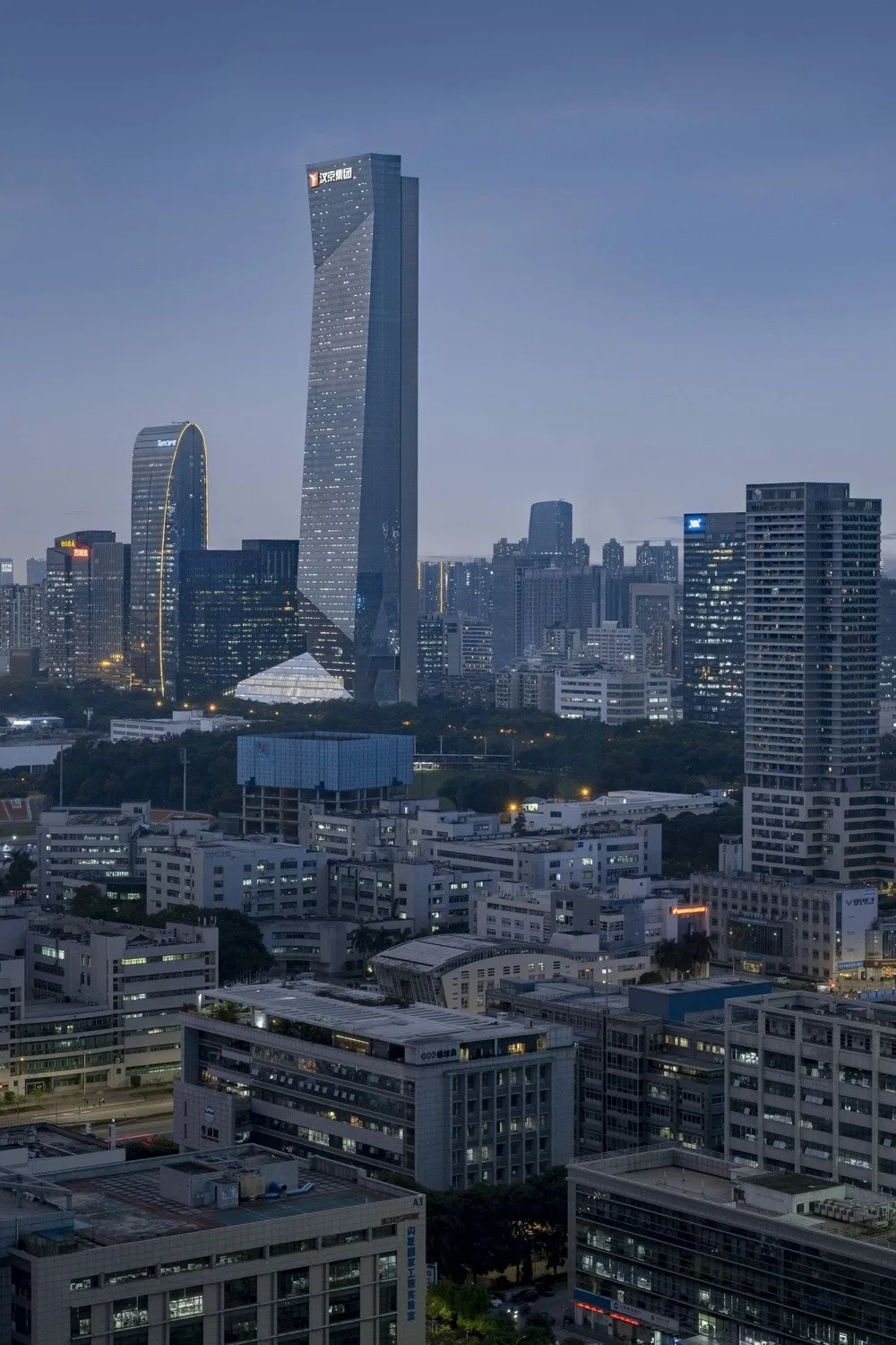 BIM建筑|深圳不对称摩天大楼/Morphosis
