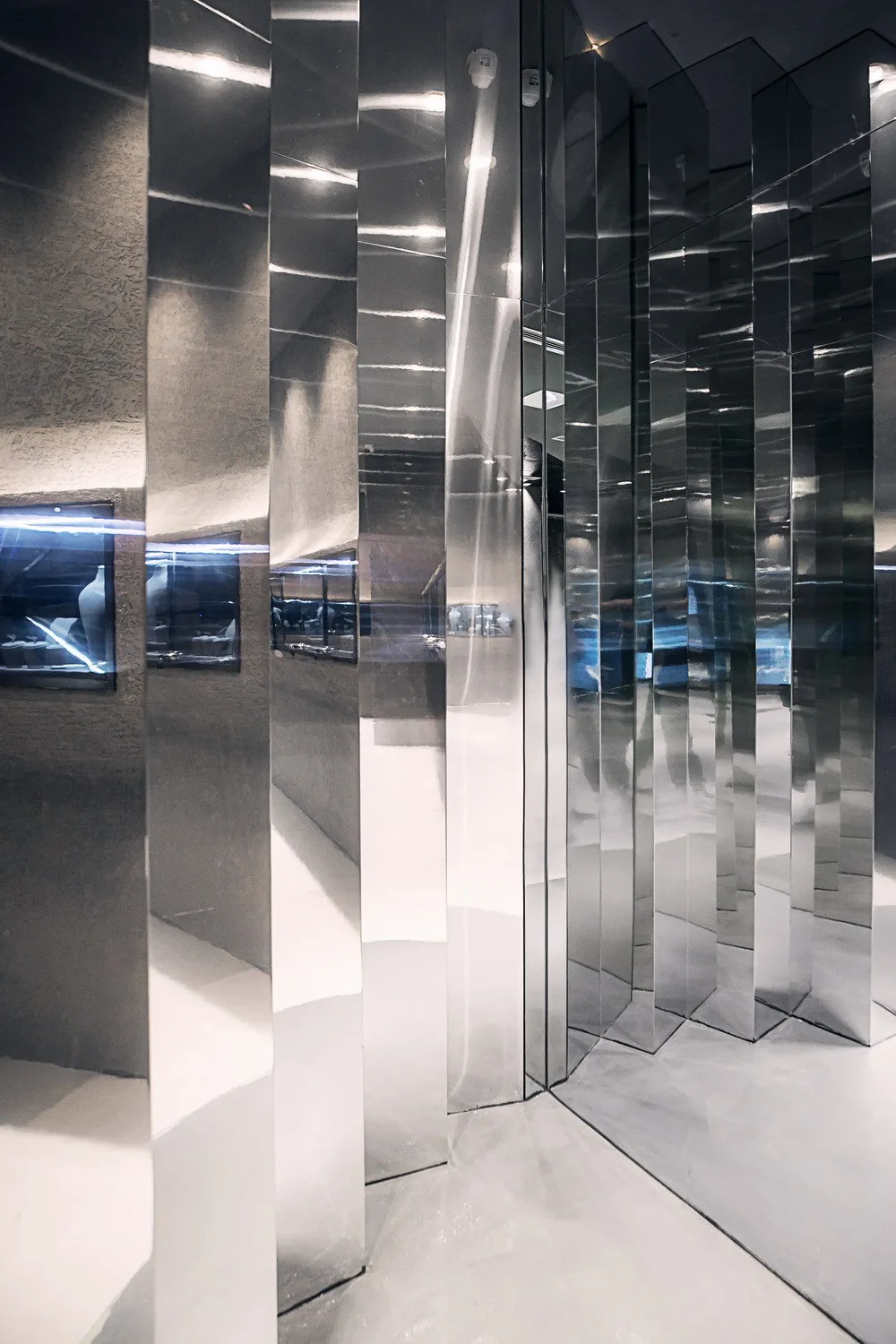 BIM建筑|重塑记忆瞬间 · 梵誓ONESWEAR武汉 K11 购物艺术中心店 / 平介设计