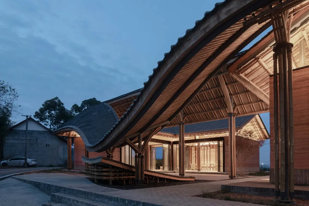 BIM建筑|成都金堂圆觉寺村村民中心 / 在行建筑