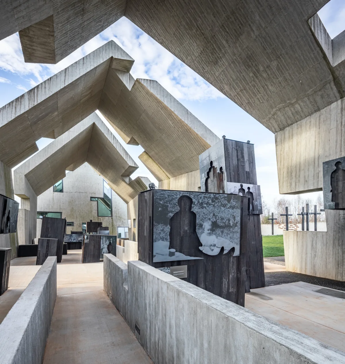 BIM建筑|波兰殉难者陵墓 / Nizio Design International