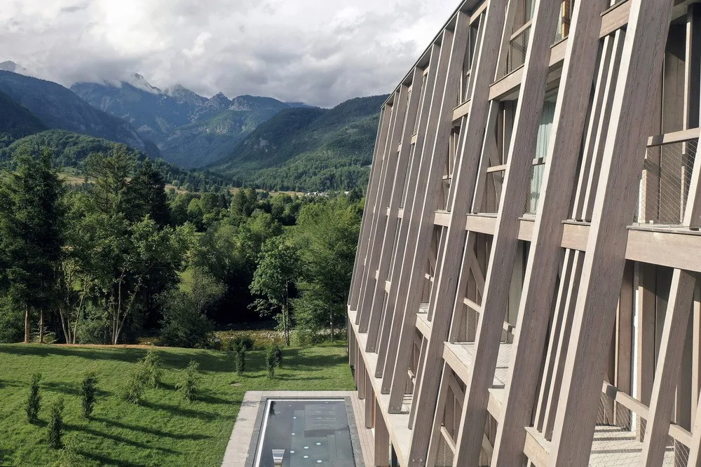 BIM建筑|Bohinj 酒店重建，文脉传承 / OFIS Architects