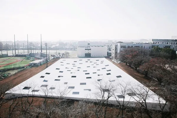 BIM建筑|石上纯也为日本大学设计倾斜地板的有盖广场