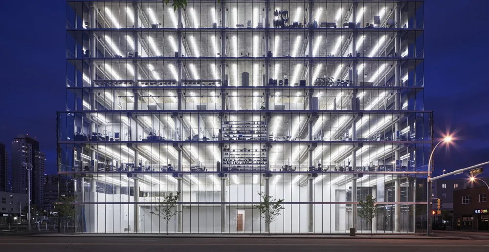 BIM建筑|Edge办公楼，太阳能板铺满立面 / Dub Architects