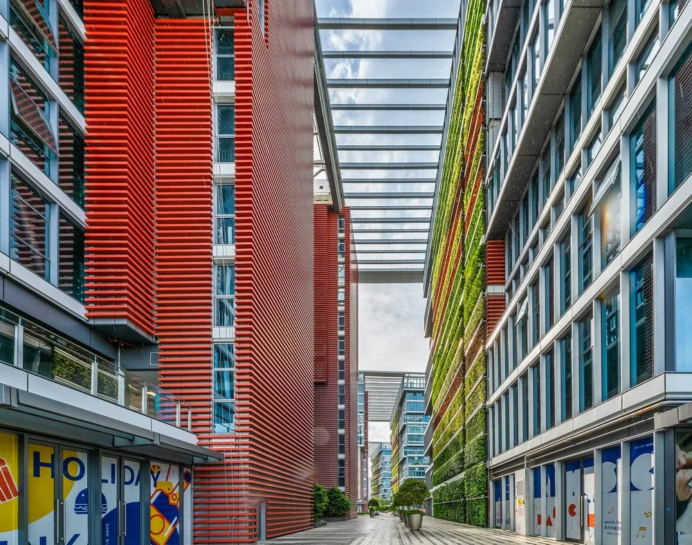 BIM建筑|点亮都市“明珠”：深圳宝安欢乐港湾东岸集群建筑设计 / Laguarda.Low Architects
