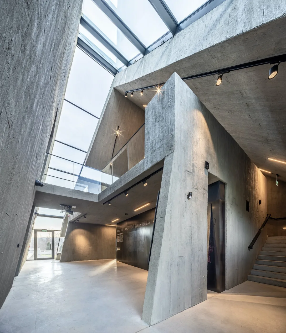 BIM建筑|波兰殉难者陵墓 / Nizio Design International