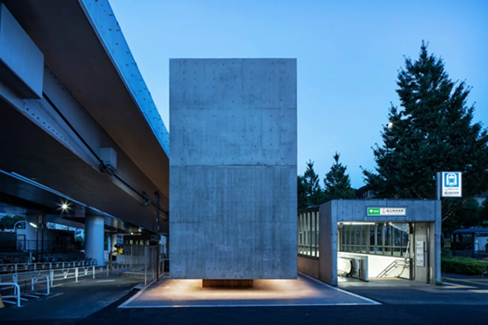 BIM建筑|“设想设计工作室”在东京创建“浮动”混凝土洗手间